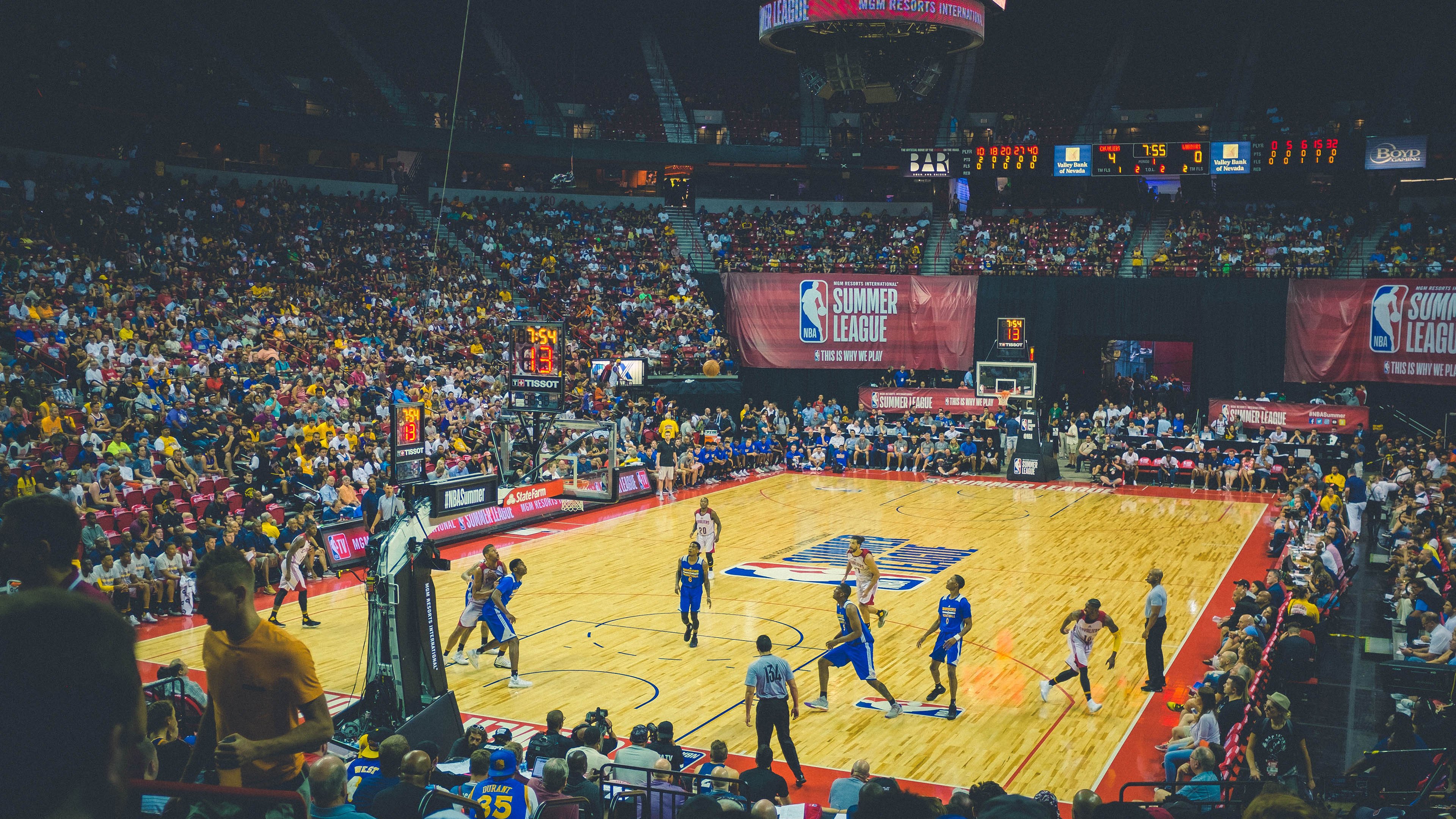 中美青年篮球友谊赛成功举办增进双方交流合作，中国美国篮球友谊赛